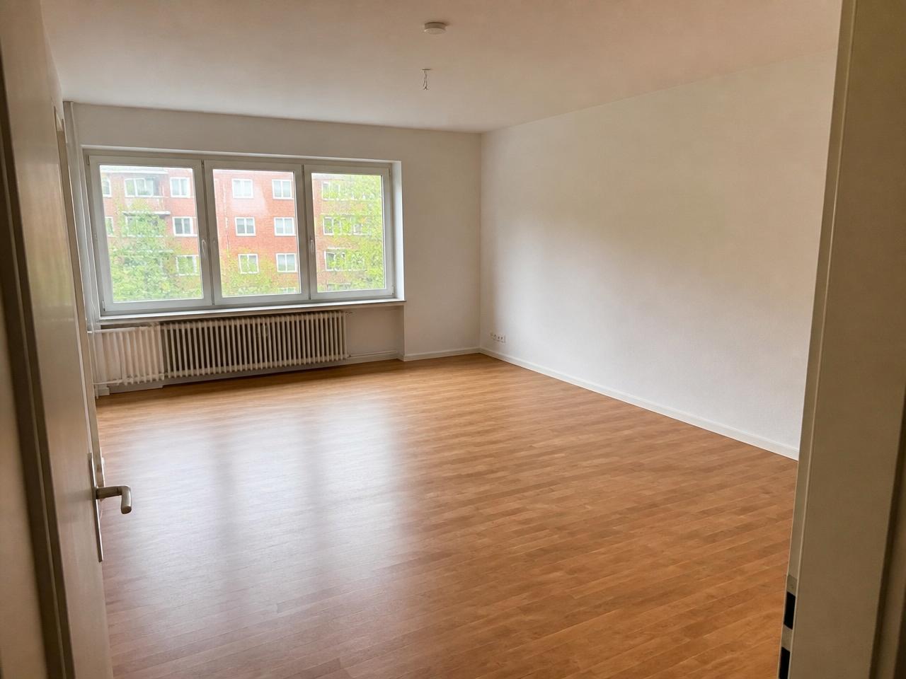Dieselbe Wohnung nach der Haushaltsauflösung – leer und besenrein
